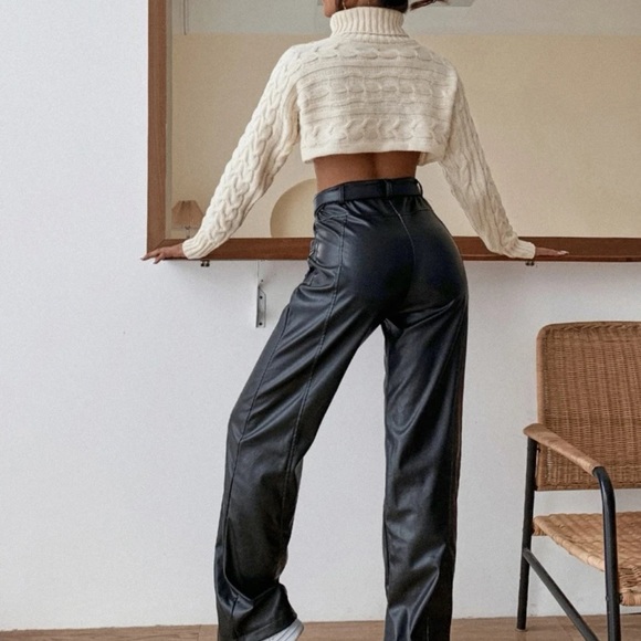 Cropped Sweater - Picture 2 of 2